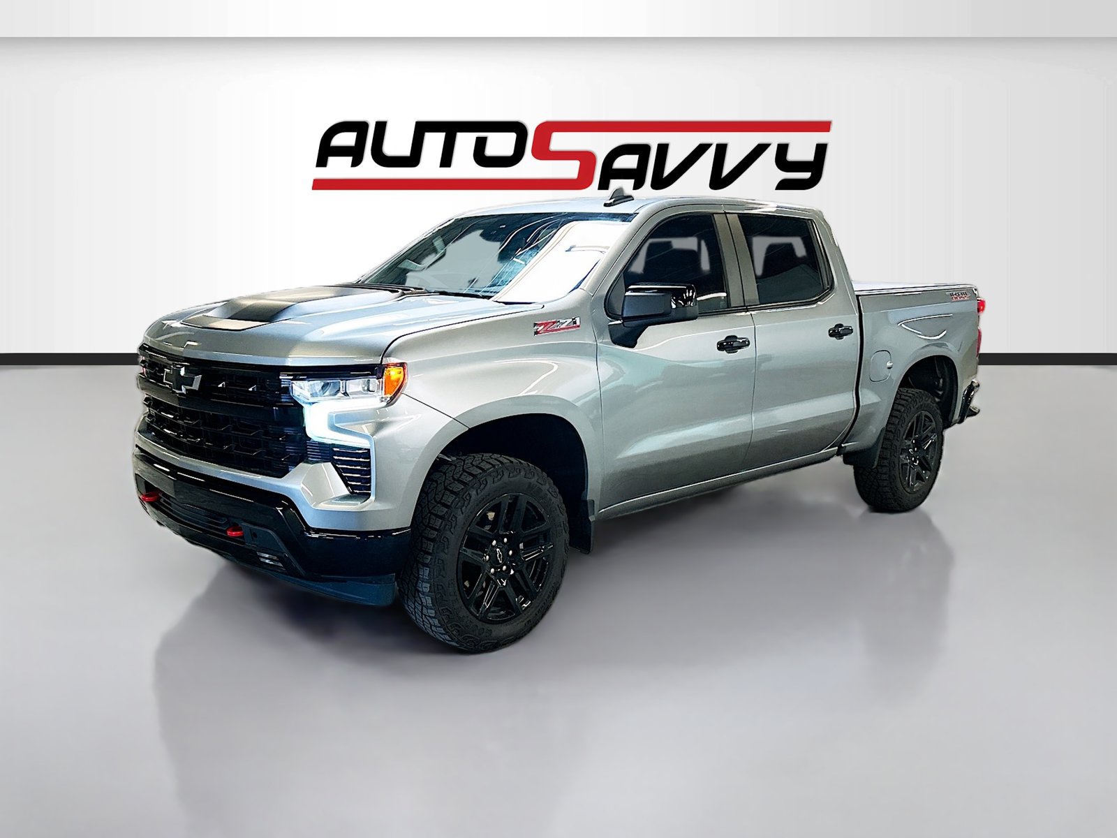 Used 2025 Chevrolet Silverado 1500 LT Trail Boss w/ Convenience Package II AWD/4WD image 3