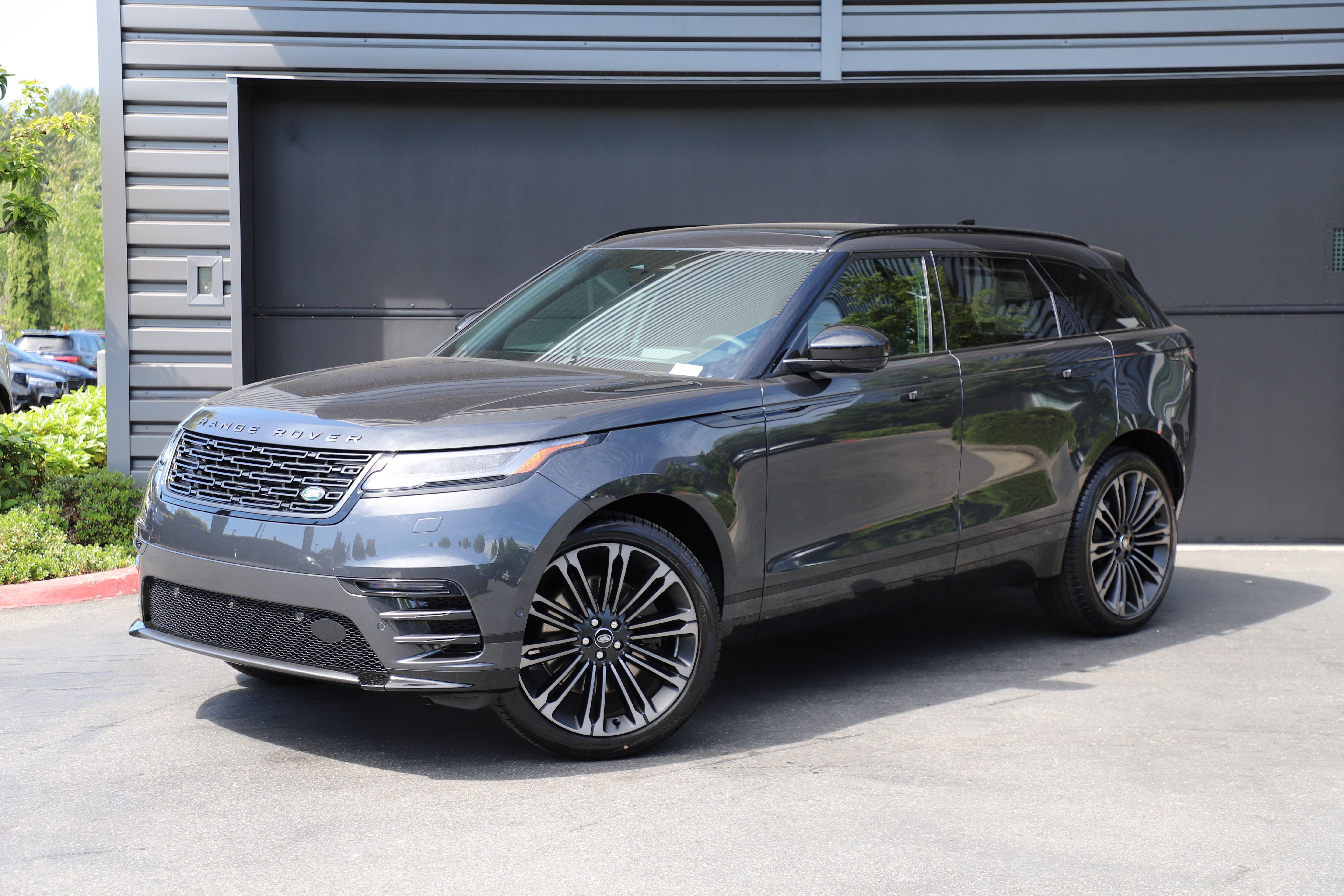 New 2026 Land Rover Range Rover Velar Dynamic SE AWD/4WD image 1
