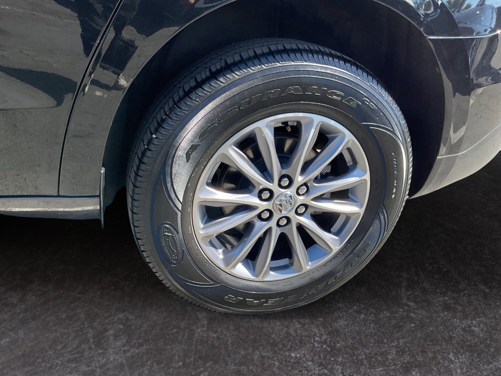 Used 2024 Buick Enclave Premium AWD/4WD image 9