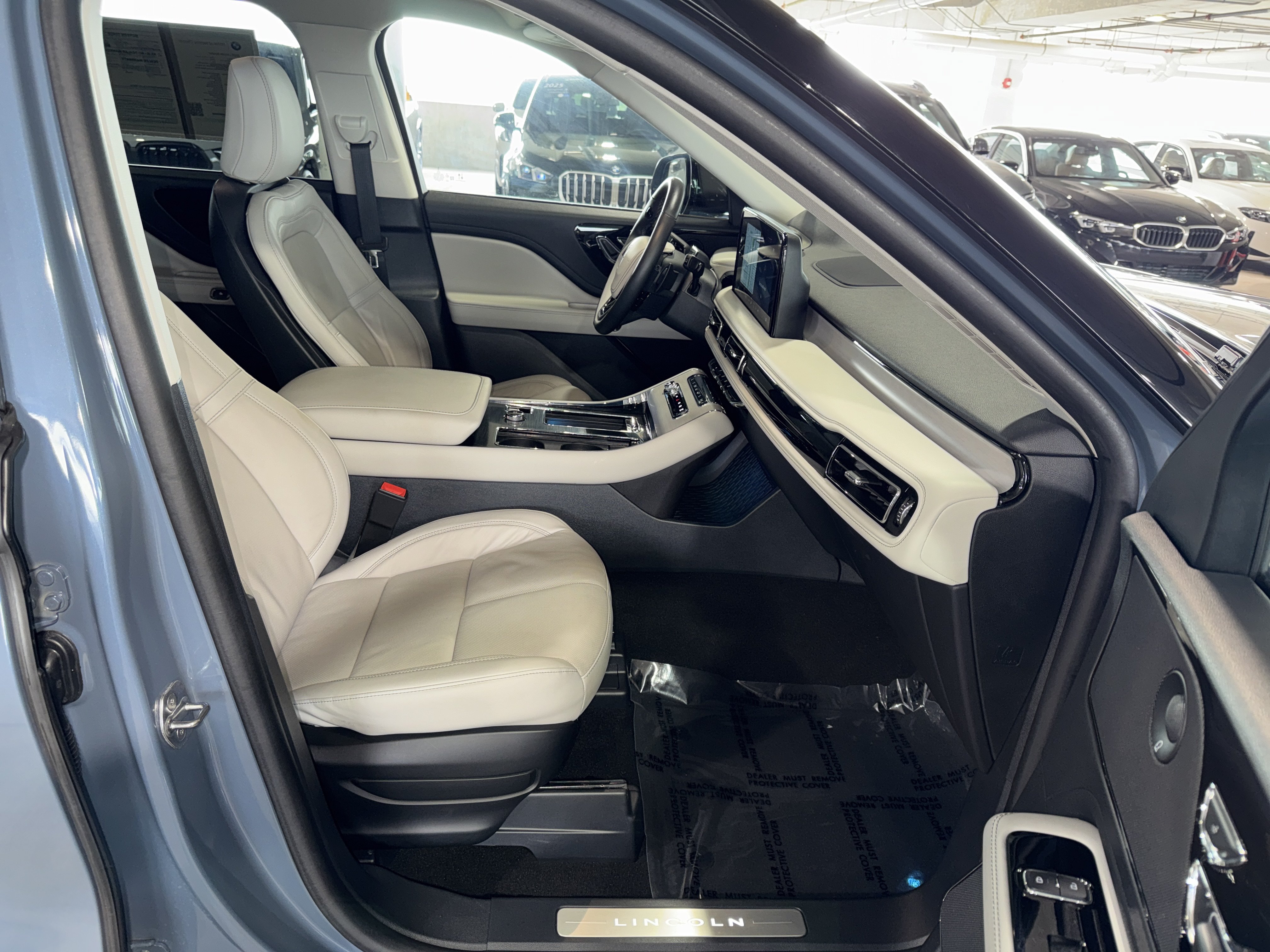 Used 2025 Lincoln Aviator Reserve w/ Jet Appearance Package RWD image 10