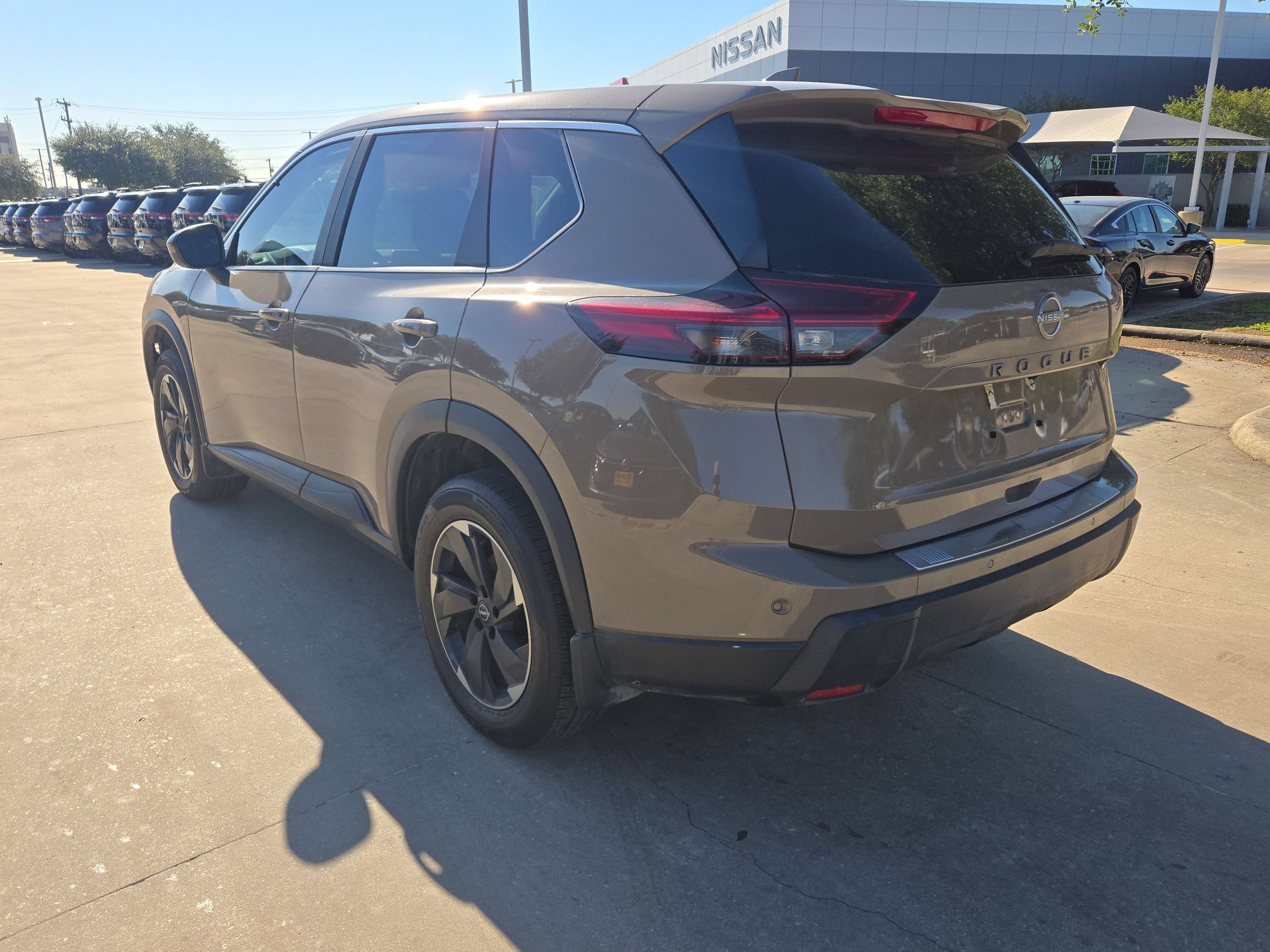 Certified 2025 Nissan Rogue SV FWD image 5