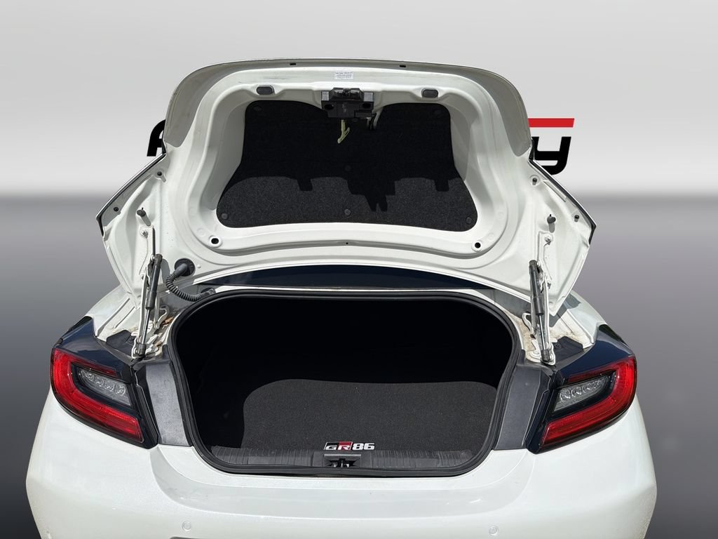 Used 2024 Toyota GR86 RWD image 13