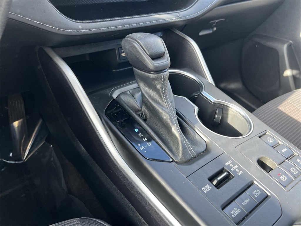 Used 2023 Toyota Highlander L image 21