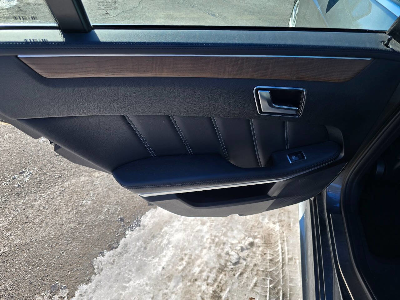 Used 2016 Mercedes-Benz E 400 E 400 4MATIC AWD 4dr Sedan image 24