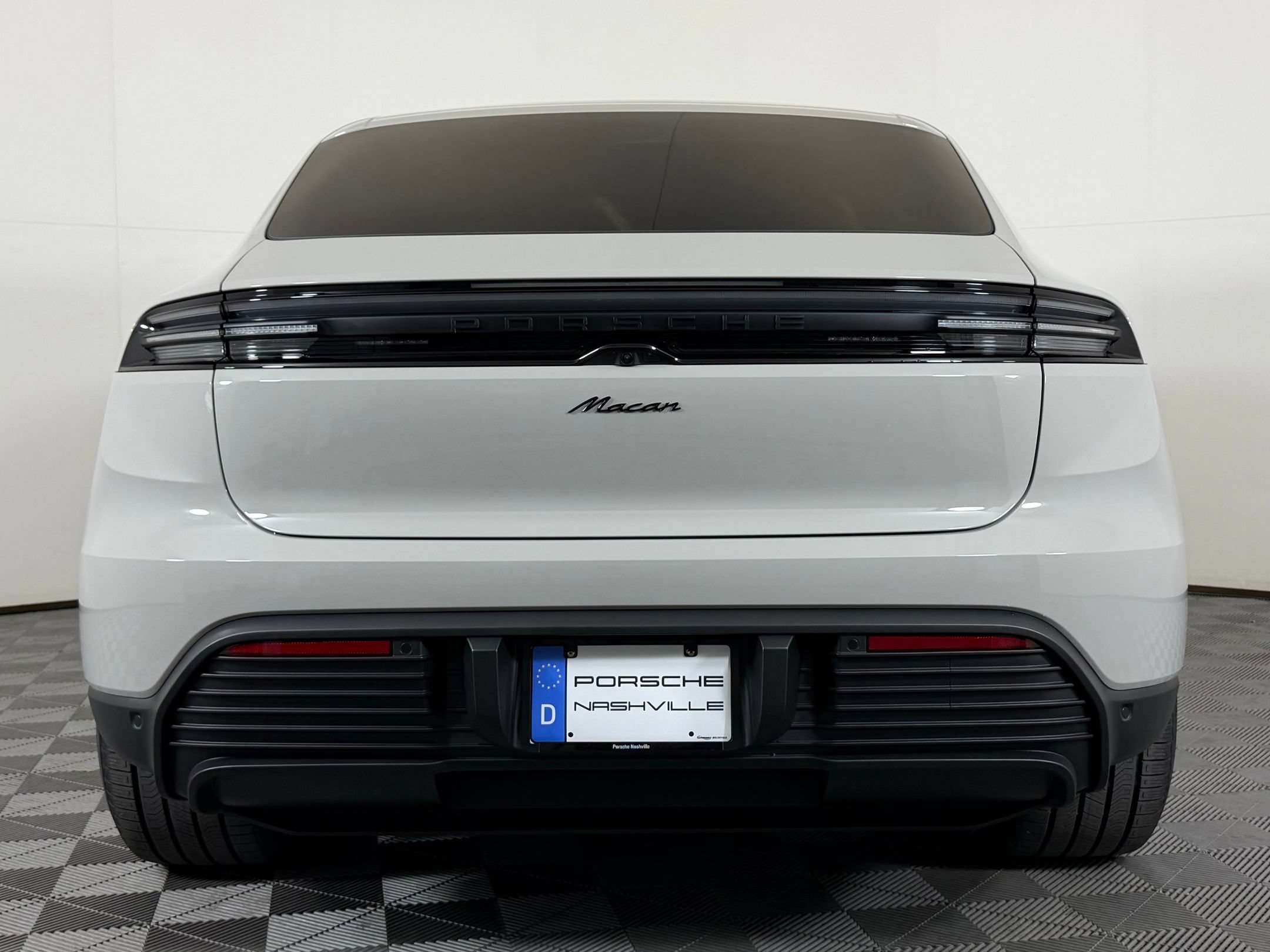 Used 2026 Porsche Macan Electric RWD image 11