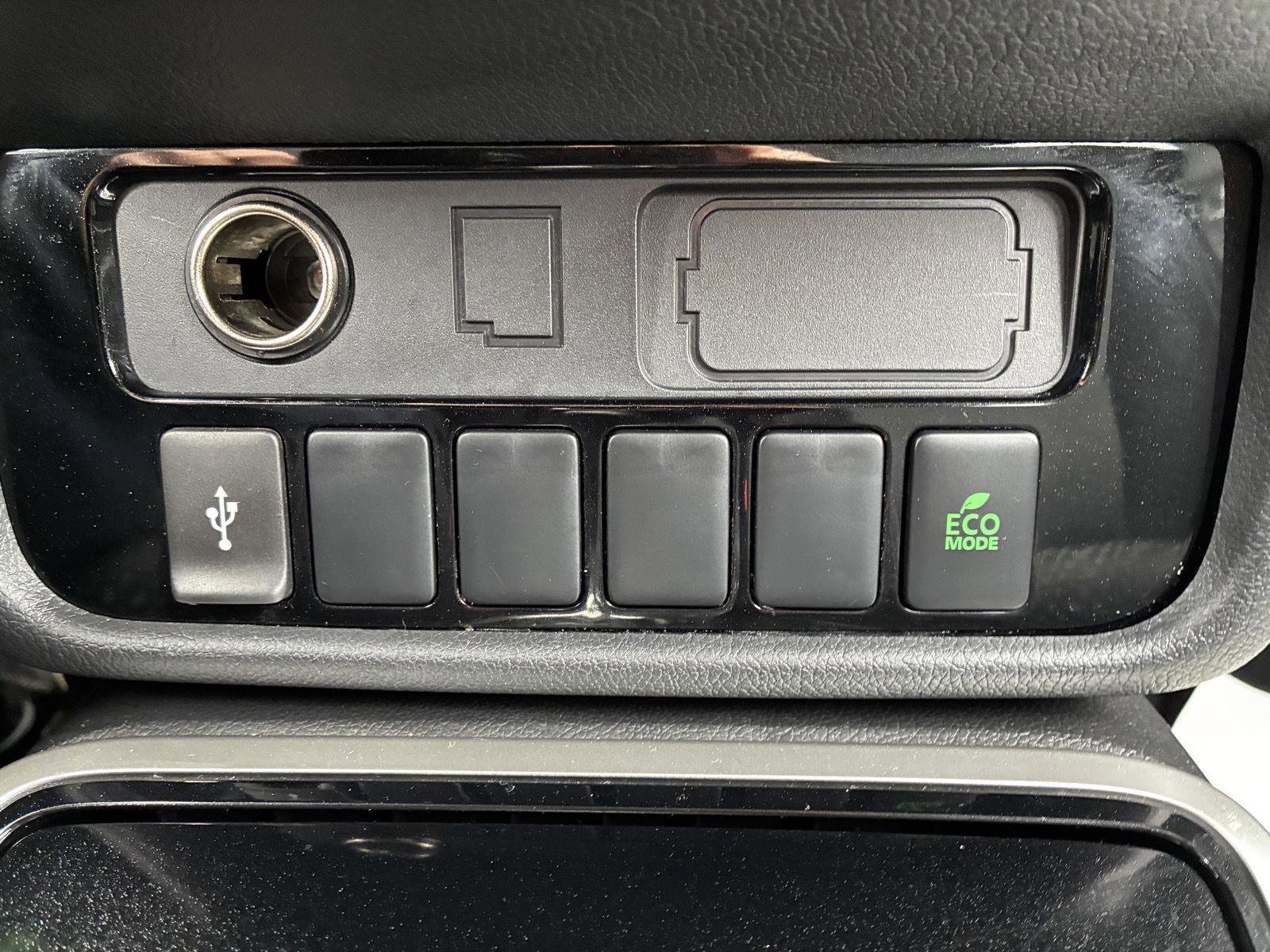 Used 2020 Mitsubishi Outlander SE image 26