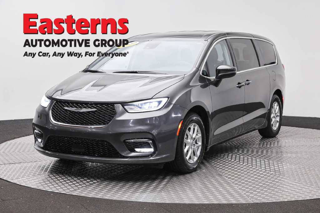 Used 2023 Chrysler Pacifica Touring-L