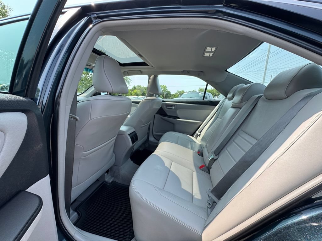 Used 2015 Toyota Camry XLE w/ Moonroof Package FWD image 38