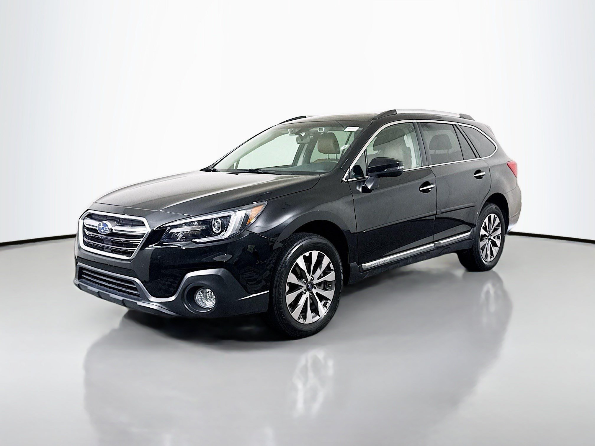 Used 2018 Subaru Outback 2.5i Touring AWD/4WD image 4