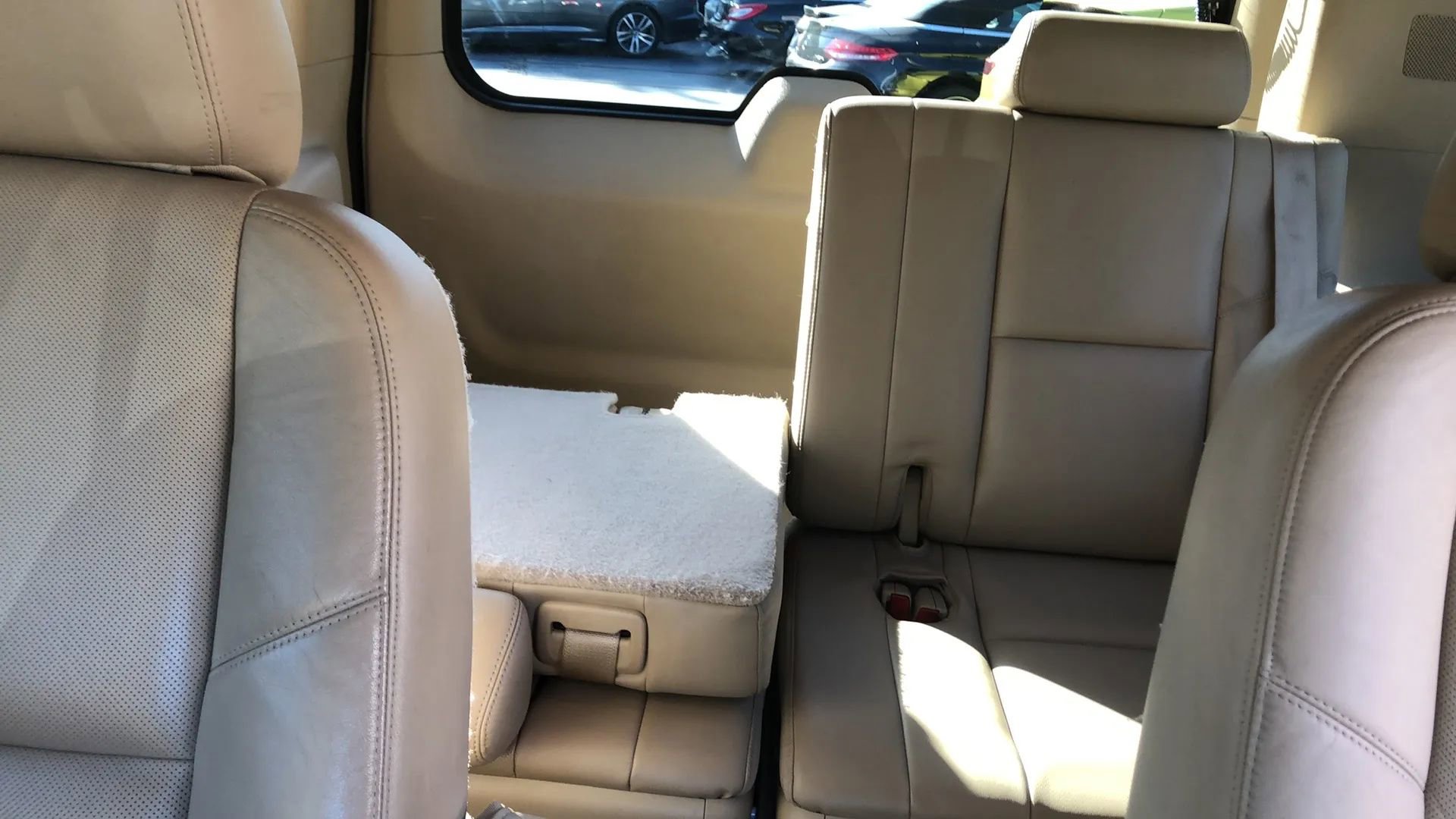 Used 2012 Cadillac Escalade Premium image 19