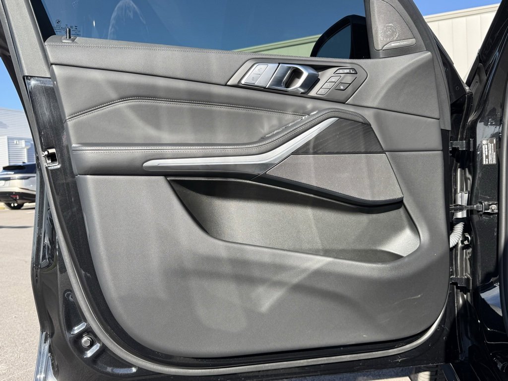 Used 2022 BMW X7 M50i image 20