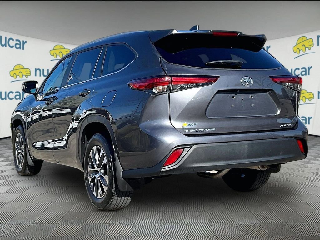 Used 2023 Toyota Highlander XLE AWD/4WD image 4