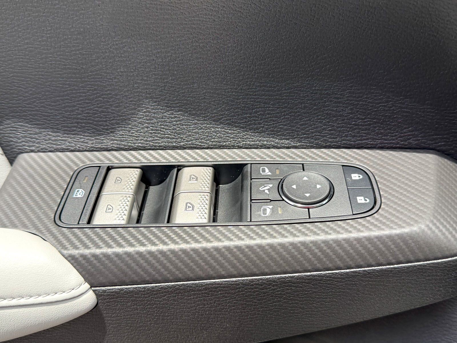 New 2025 Mitsubishi Outlander SEL image 16