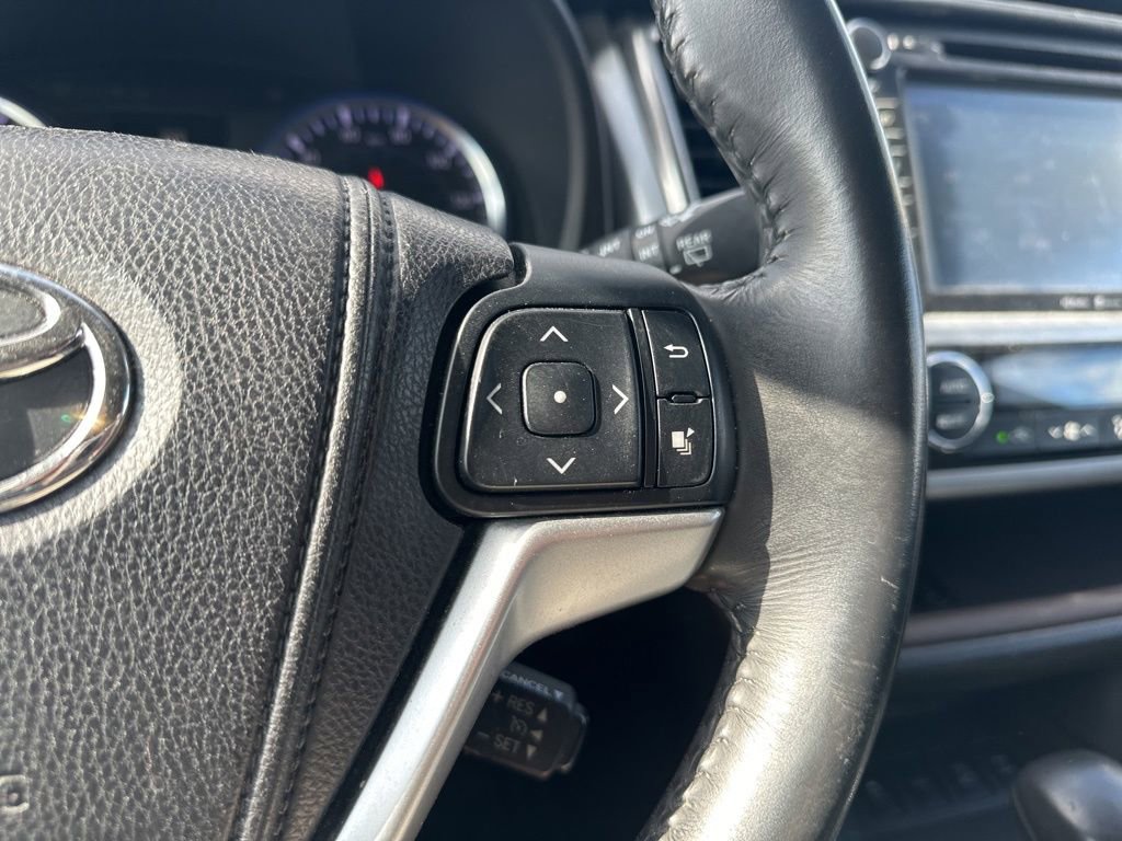 Used 2014 Toyota Highlander Limited AWD/4WD image 21