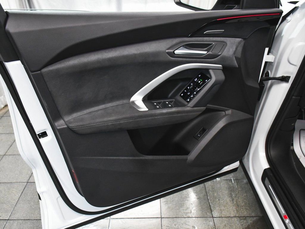 Used 2025 Audi SQ5 Premium Plus w/ Premium Plus Package image 9