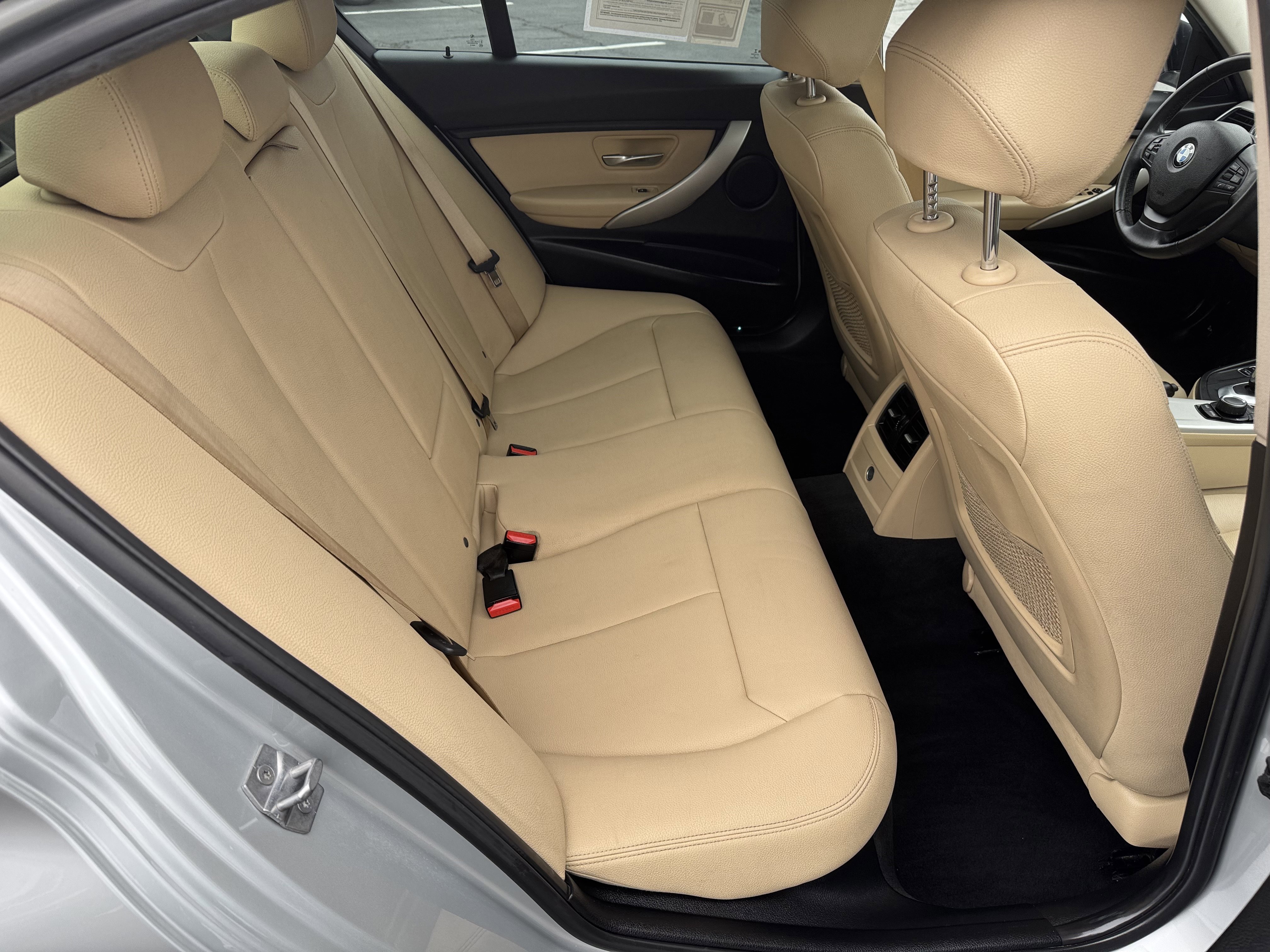 Used 2018 BMW 320i Sedan w/ Convenience Package image 20