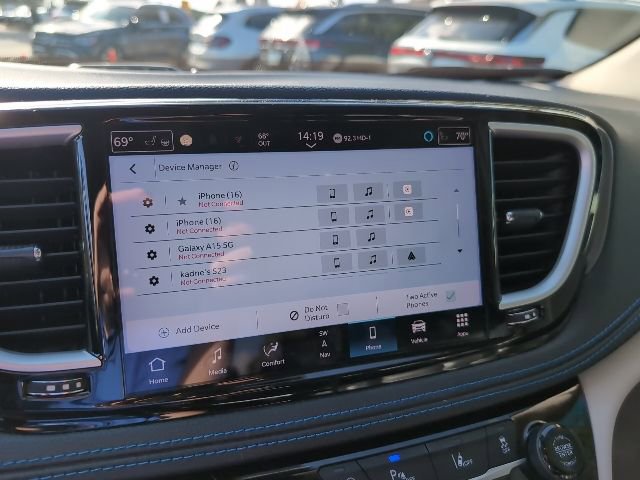 Used 2021 Chrysler Pacifica Touring-L w/ Uconnect Theater Family Group image 17