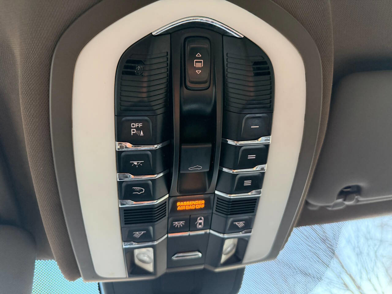 Used 2011 Porsche Cayenne S AWD/4WD image 33