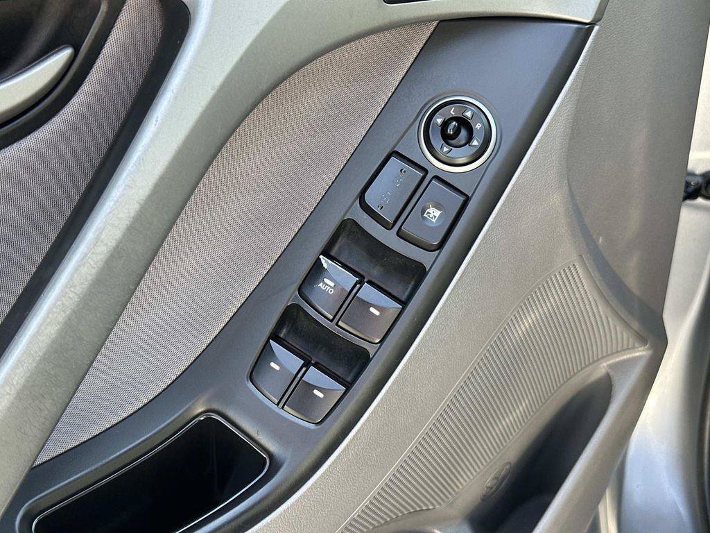 Used 2016 Hyundai Elantra SE w/ Option Group 02 FWD image 26