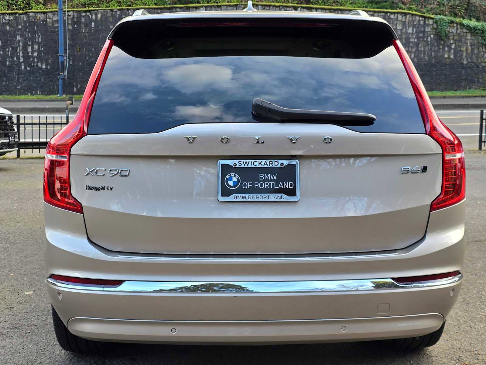 Used 2024 Volvo XC90 B6 Ultimate w/ Protection Package Premier image 13