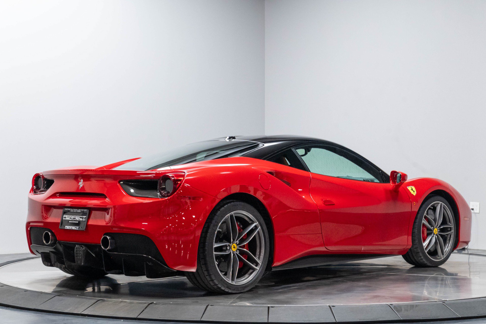 Used 2016 Ferrari 488 GTB RWD image 23