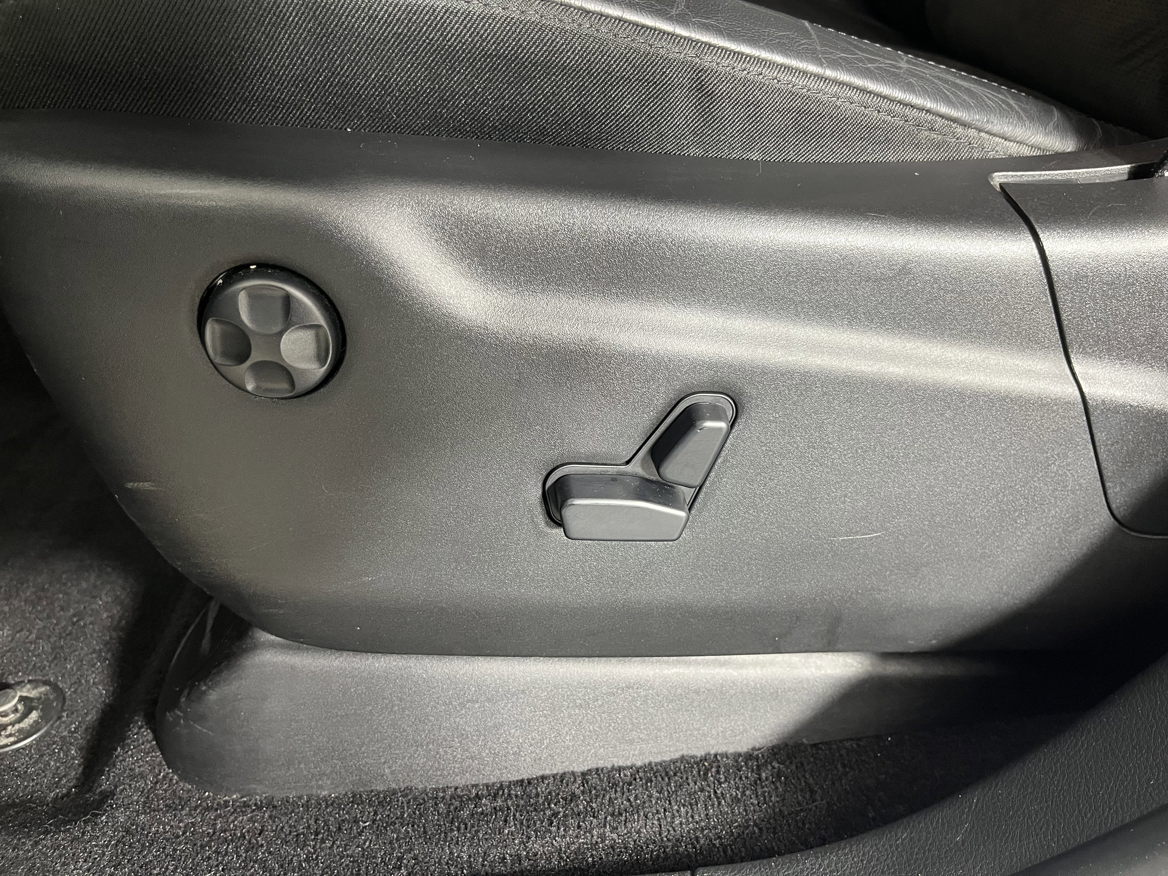 Used 2020 Jeep Grand Cherokee Altitude AWD/4WD image 19