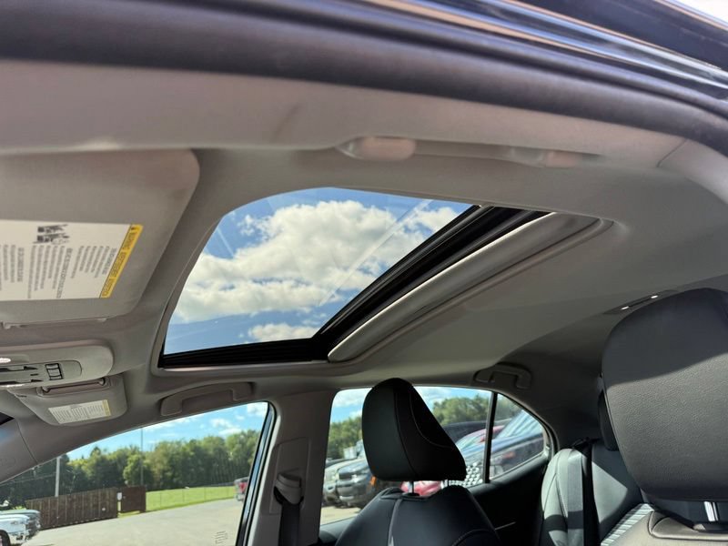 Used 2018 Toyota Camry SE w/ Moonroof Package FWD image 5