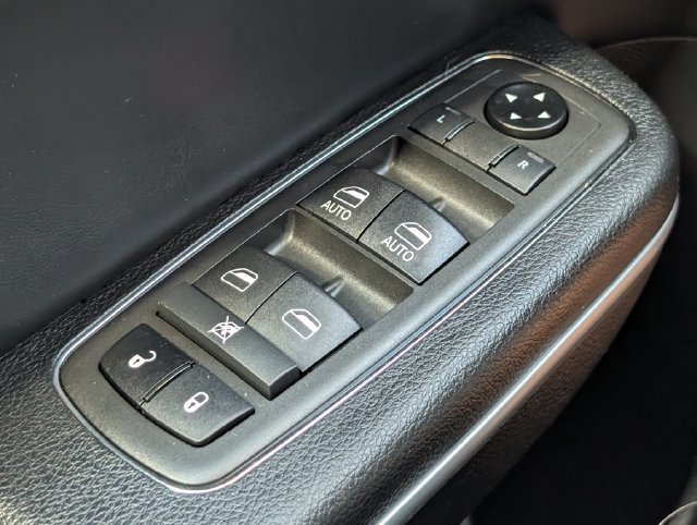 Used 2021 Chrysler 300 Touring w/ Driver Convenience Group RWD image 21
