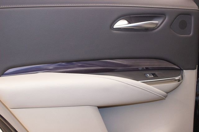 Used 2023 Cadillac XT4 Luxury w/ Cold Weather Package image 18