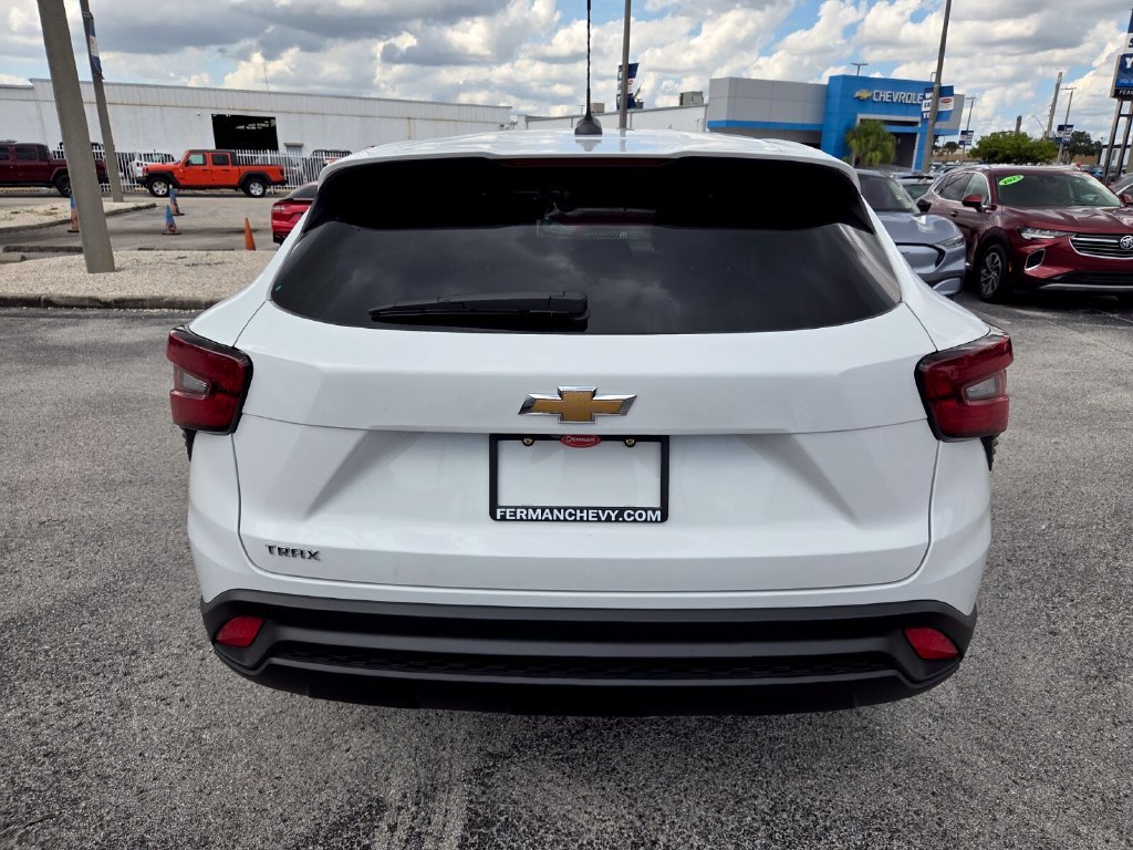 Used 2024 Chevrolet Trax LS FWD image 11