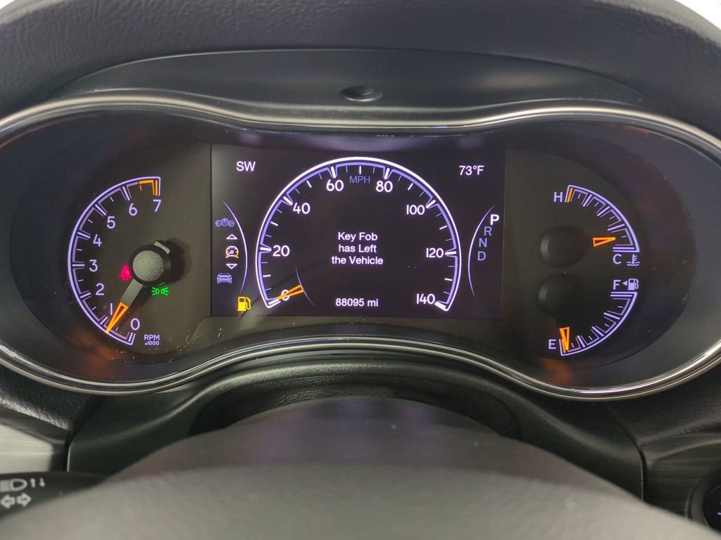 Used 2020 Jeep Grand Cherokee Laredo image 32