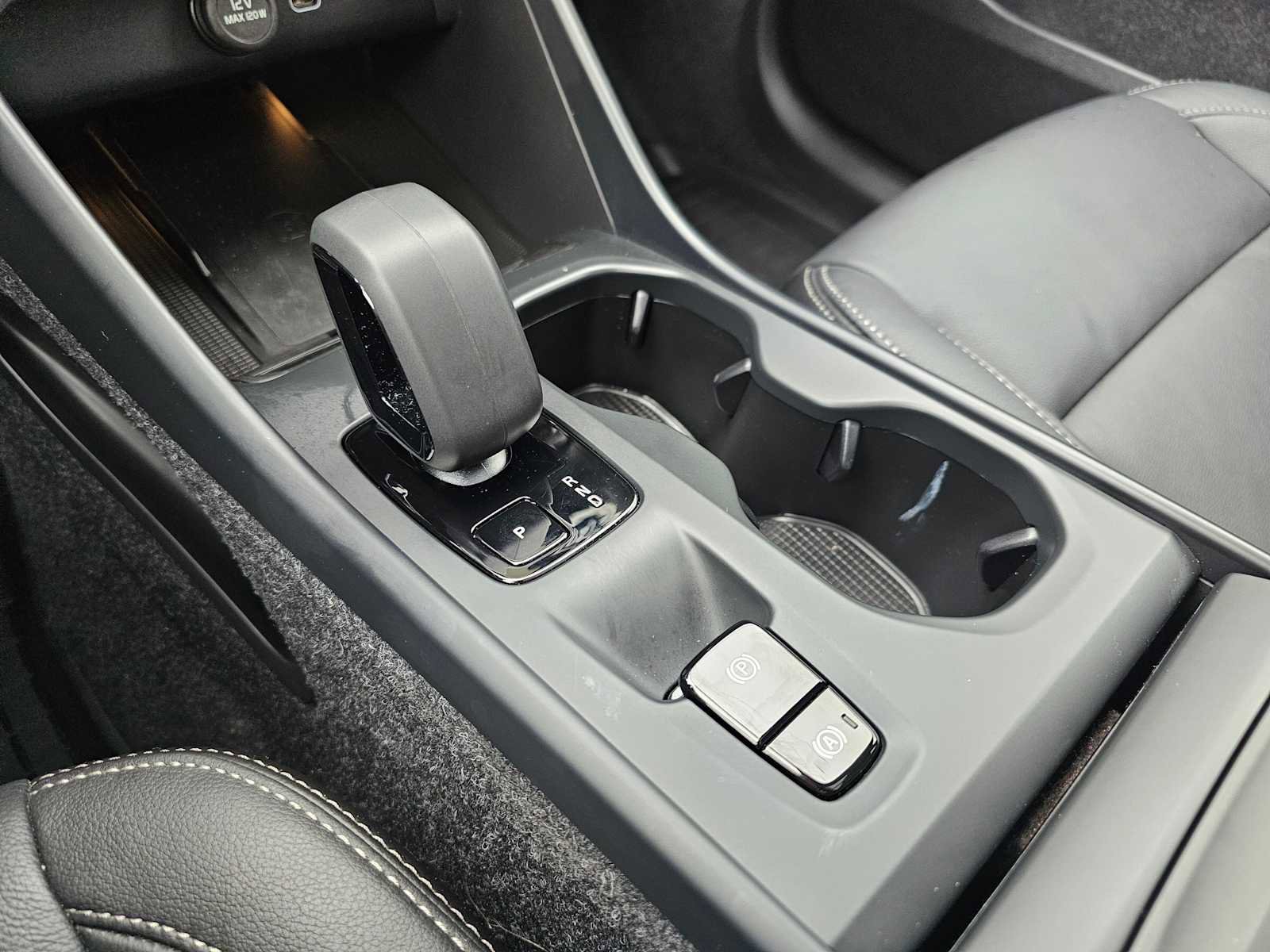 Certified 2025 Volvo XC40 B5 Core w/ Protection Package Premier image 38