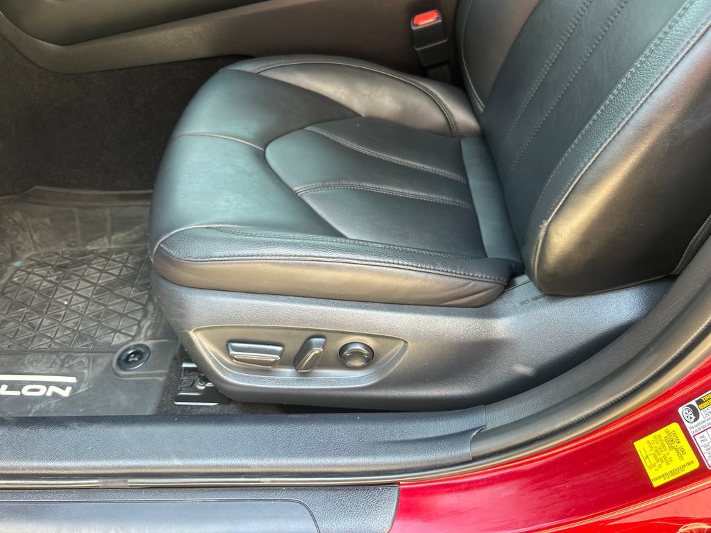 Certified 2021 Toyota Avalon XLE FWD image 28