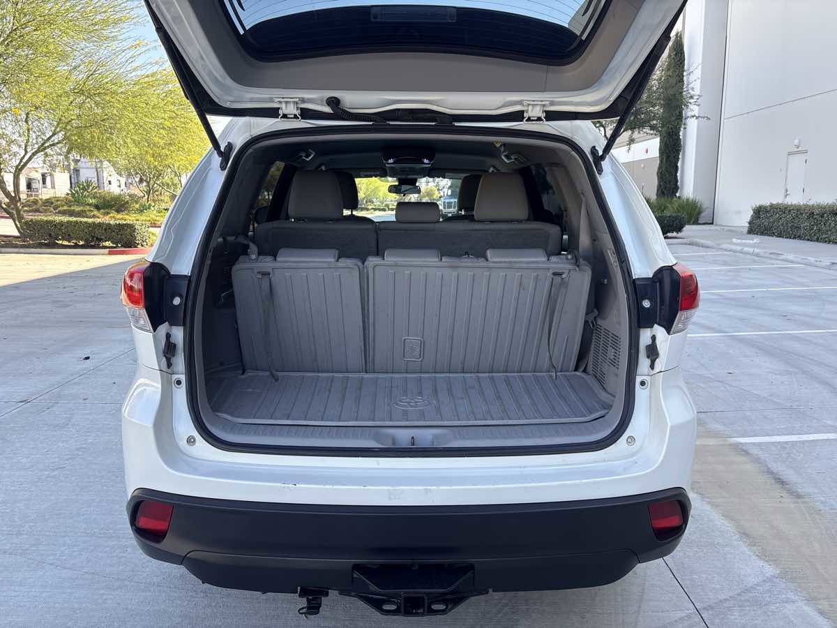 Used 2018 Toyota Highlander LE image 10