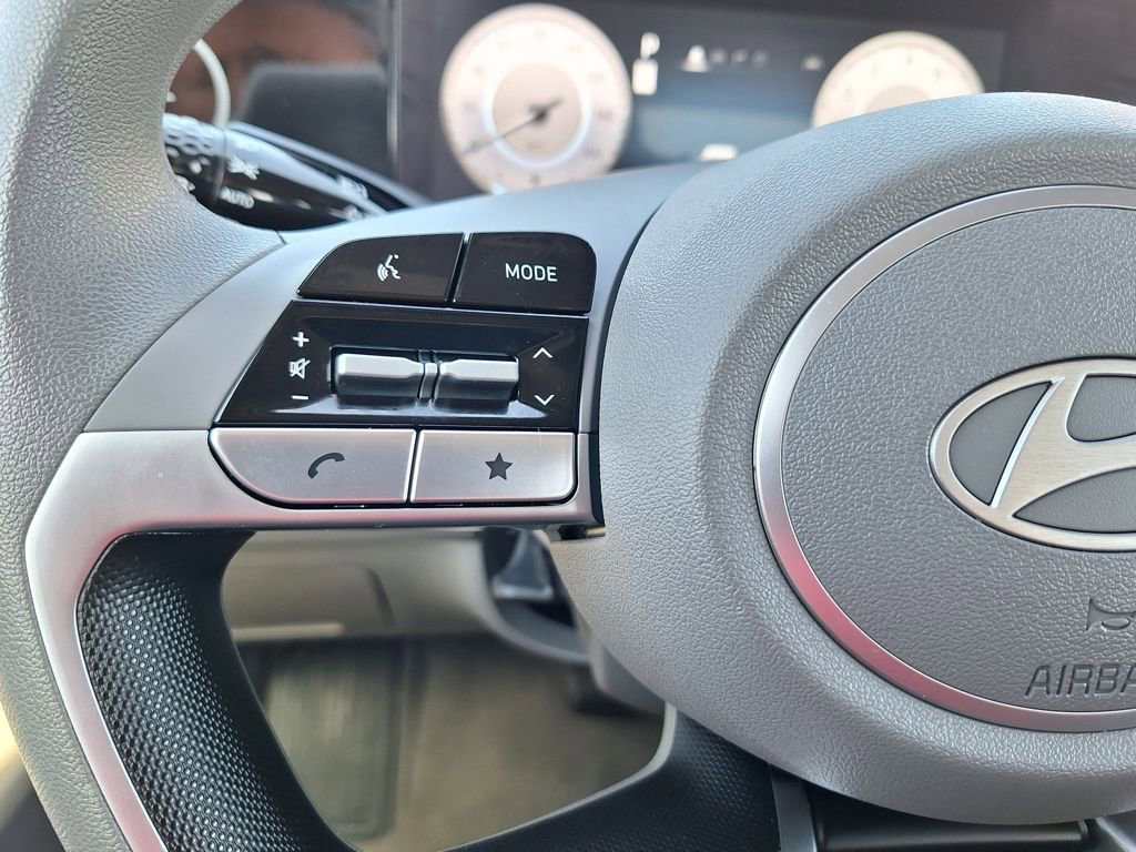 Used 2024 Hyundai Elantra SEL image 15