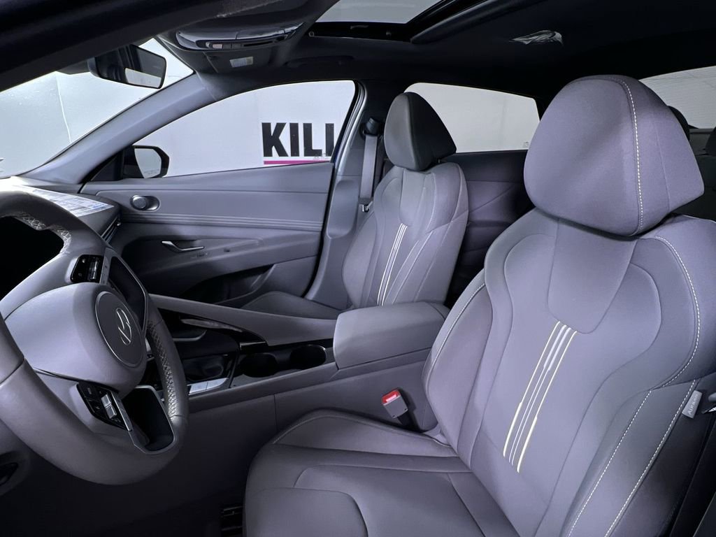 Used 2025 Hyundai Elantra SEL image 13