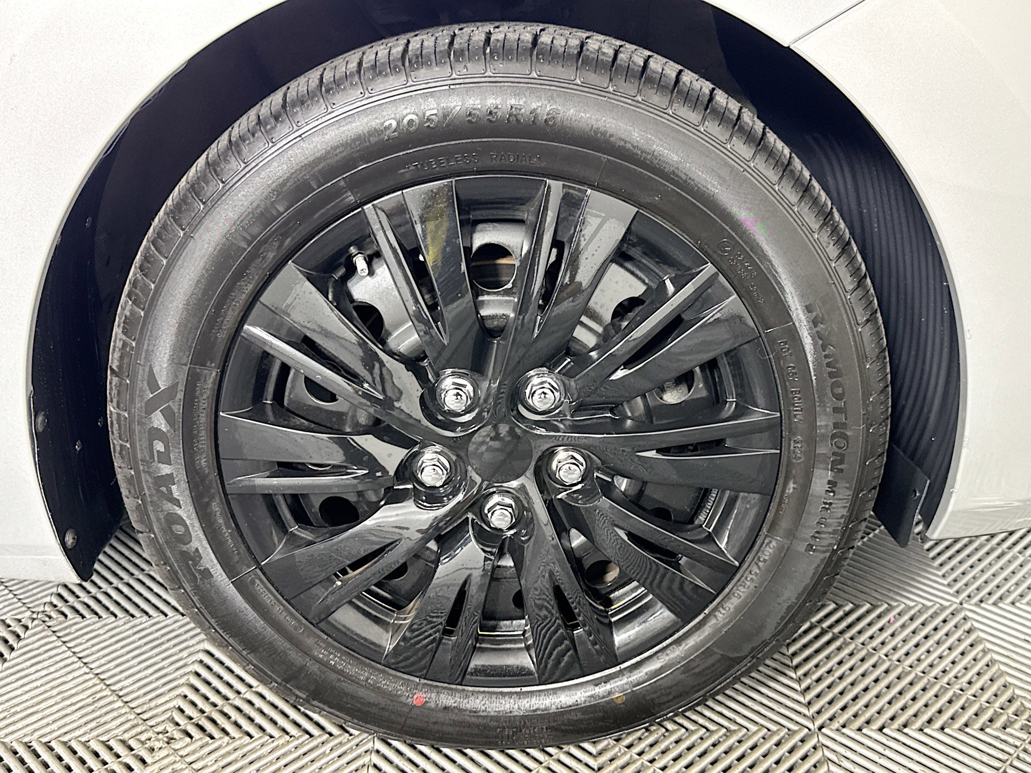 Used 2017 Hyundai Elantra GT image 50