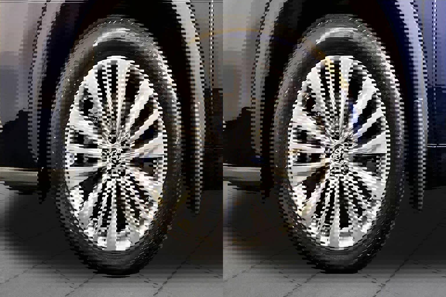 Used 2023 Toyota Highlander Platinum image 11