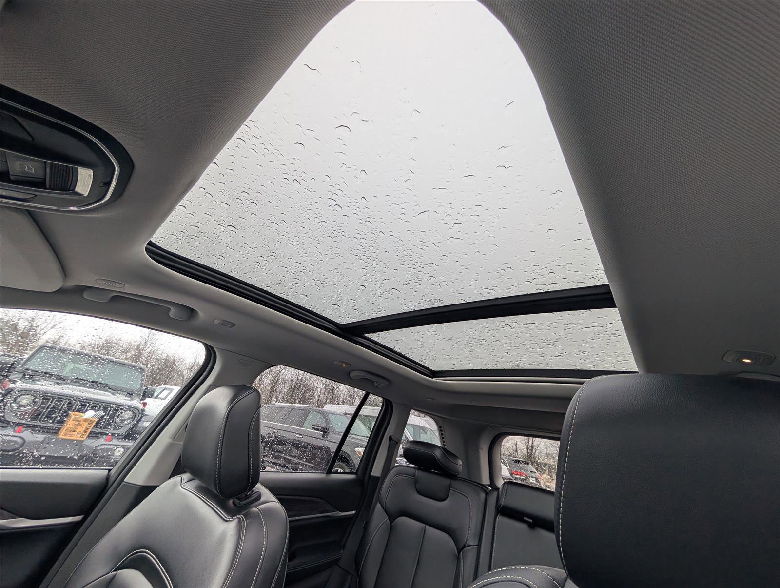 Used 2024 Jeep Grand Cherokee Limited image 30