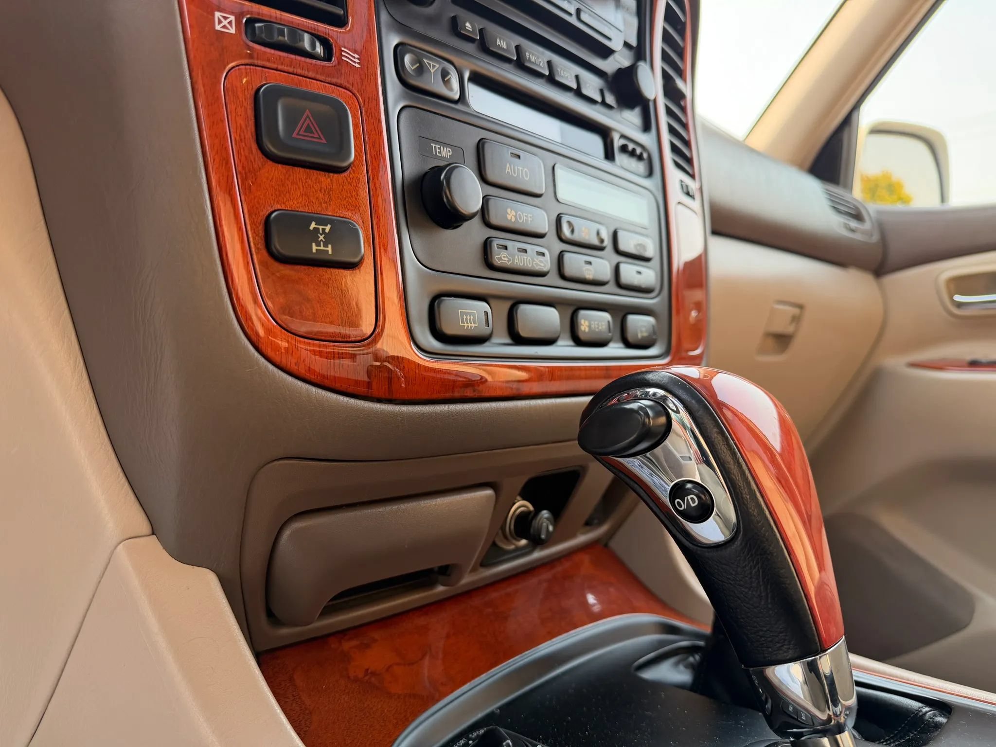 Used 2000 Lexus LX 470 4WD image 12