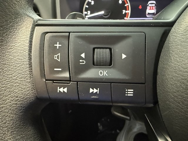 Used 2024 Nissan Rogue SV image 31