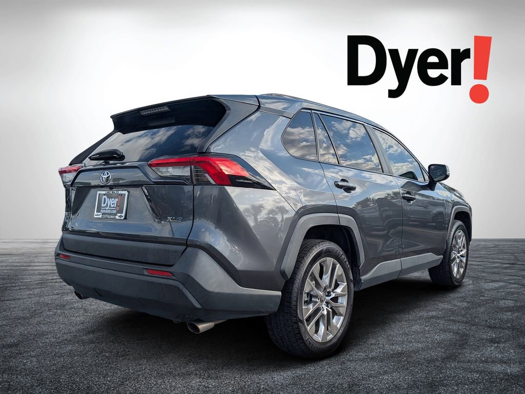 Used 2021 Toyota RAV4 XLE Premium image 5