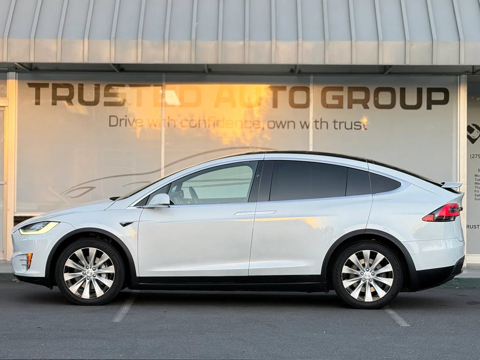 Used 2020 Tesla Model X AWD/4WD image 4
