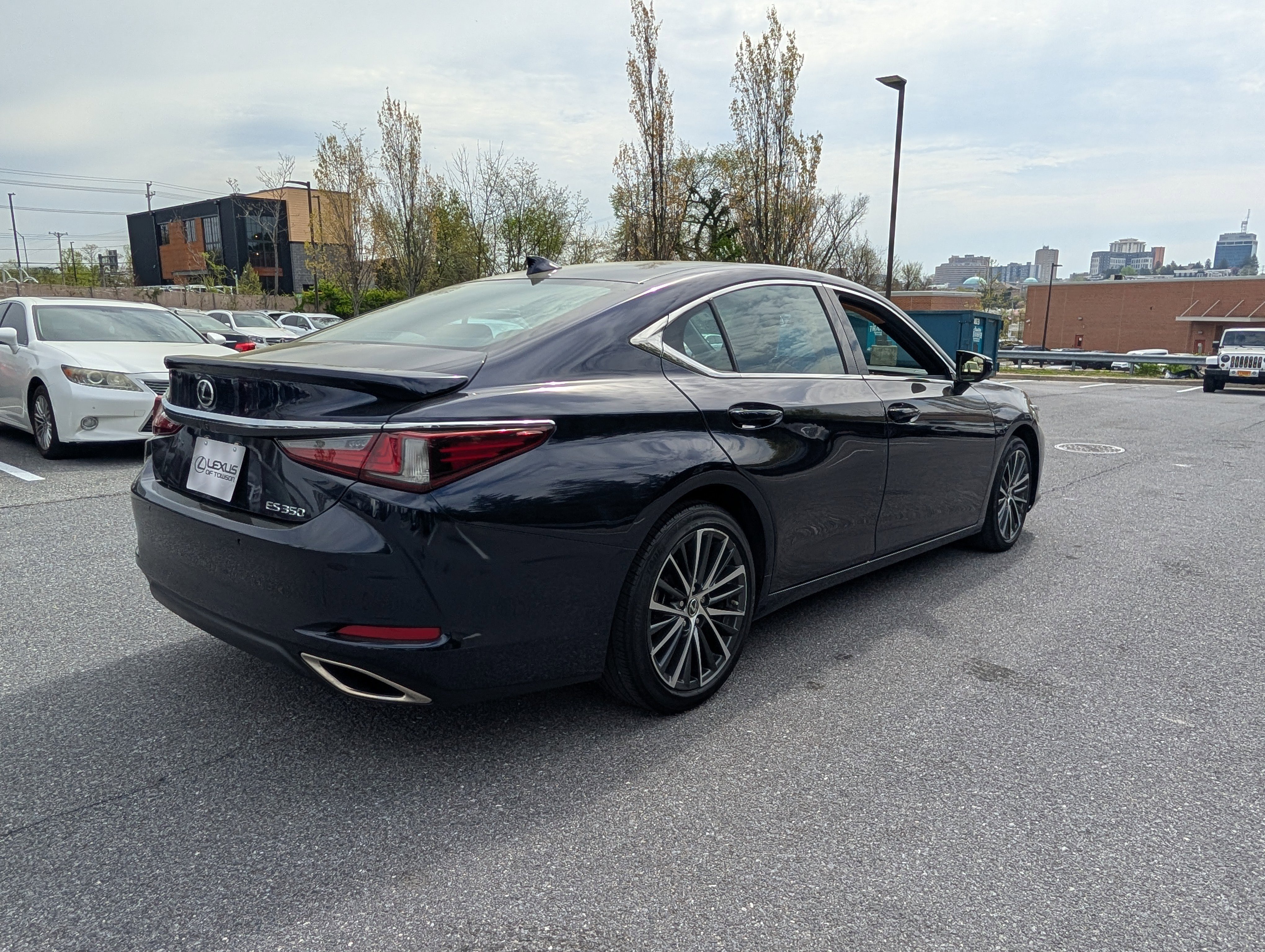 Certified 2023 Lexus ES 350 w/ Premium Package FWD image 3