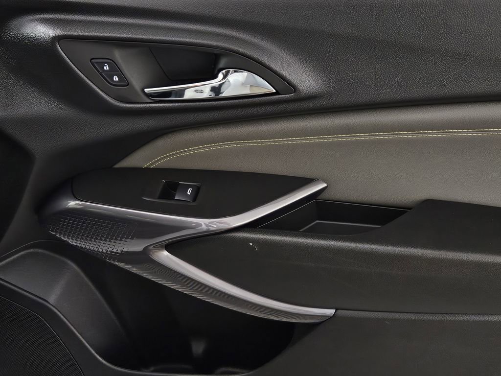 Used 2025 Chevrolet Trax ACTIV w/ Driver Confidence Package image 30