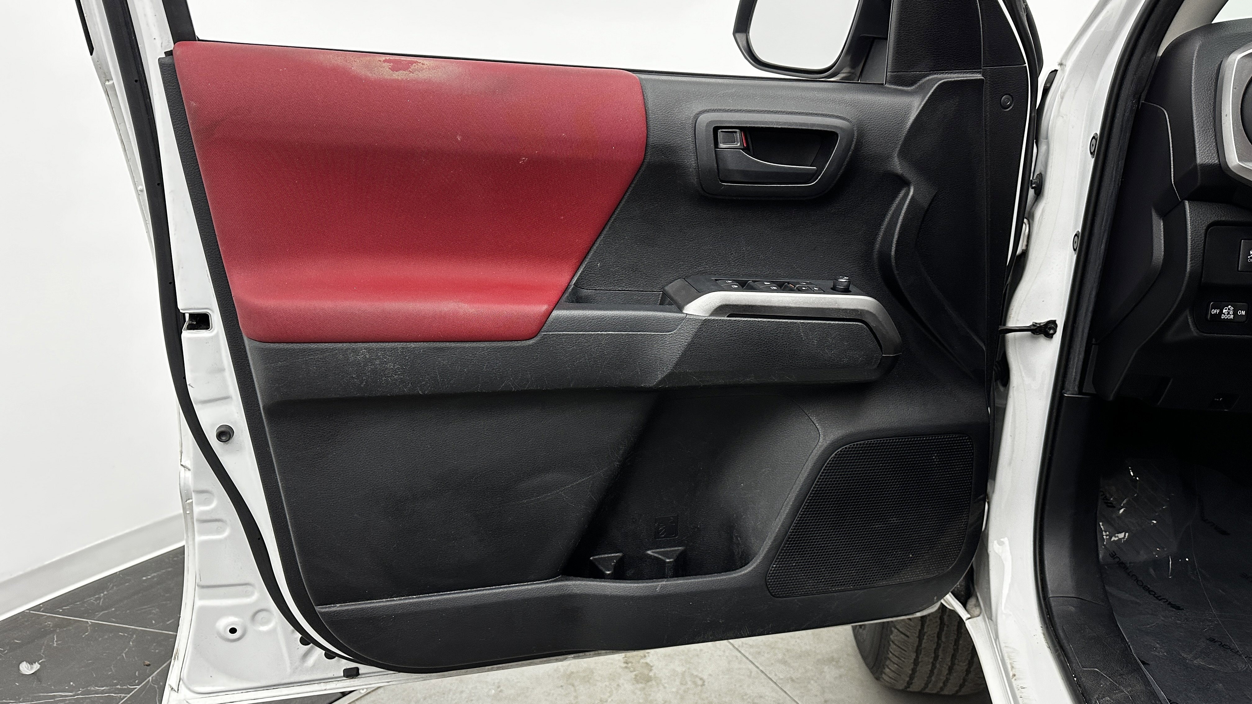 Used 2021 Toyota Tacoma SR5 image 10