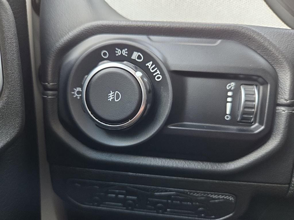 Used 2024 Jeep Wrangler Sahara image 32