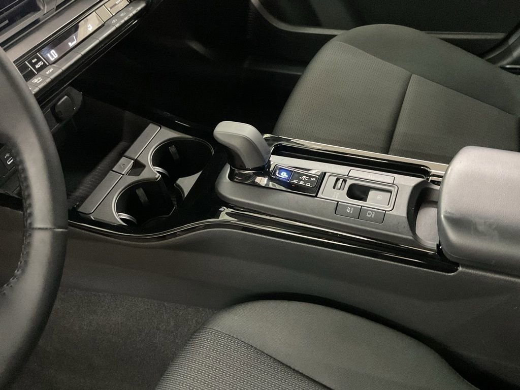 Used 2024 Toyota Prius LE FWD image 18