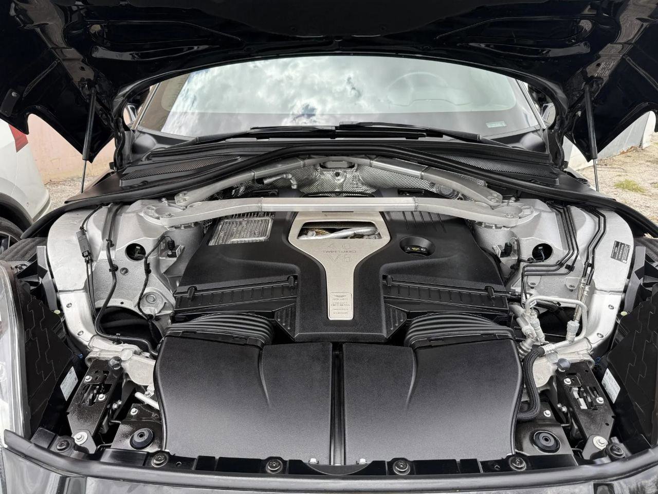 Used 2021 Aston Martin DBX AWD/4WD image 57