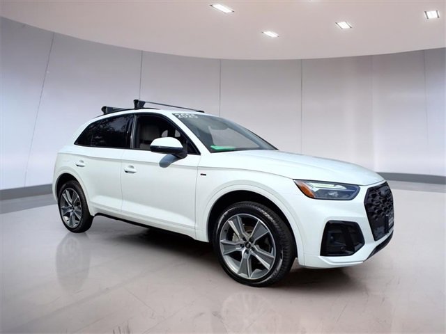 Certified 2025 Audi Q5 2.0T Premium w/ Convenience Plus Package image 1